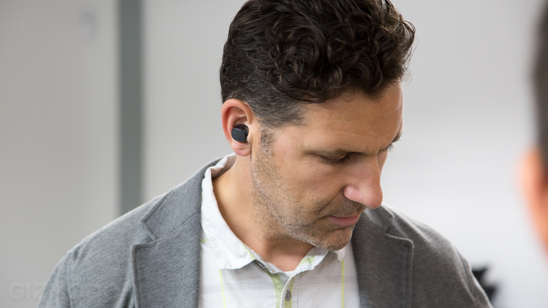 Illustration for article titled Moto Hint Review: The First Bluetooth Headset I Wasn't Ashamed to Wear